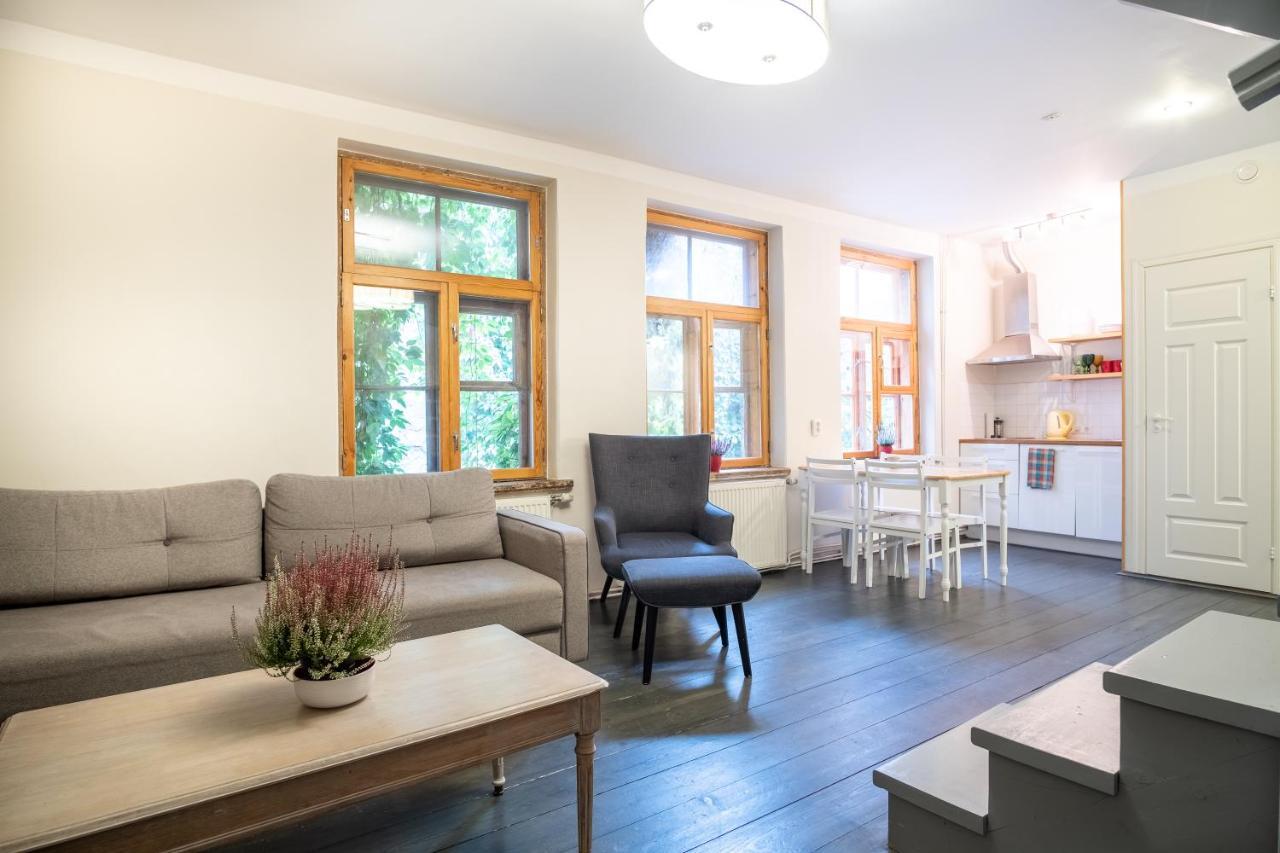 Dream Stay - Bright 2-Bedroom 2-Floor Old Town Apartment タリン エクステリア 写真