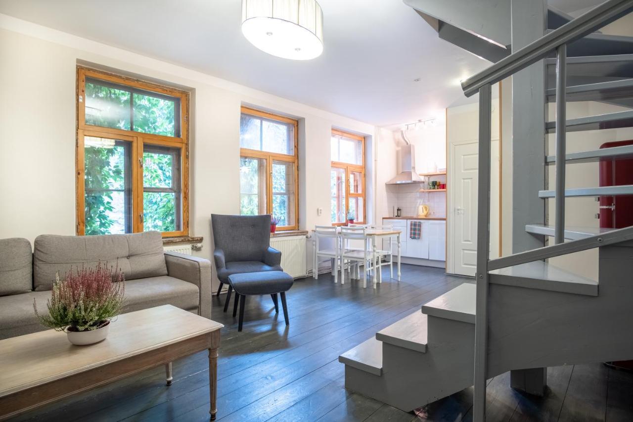 Dream Stay - Bright 2-Bedroom 2-Floor Old Town Apartment タリン エクステリア 写真