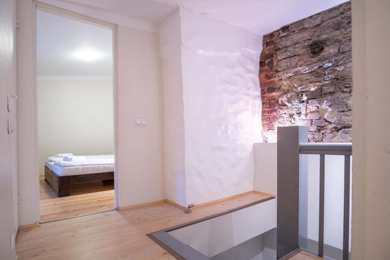 Dream Stay - Bright 2-Bedroom 2-Floor Old Town Apartment タリン エクステリア 写真