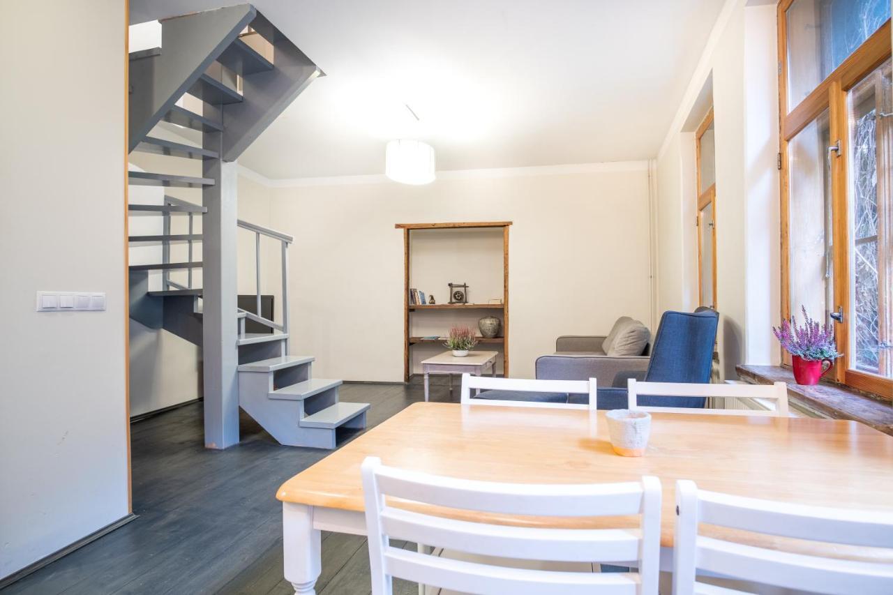 Dream Stay - Bright 2-Bedroom 2-Floor Old Town Apartment タリン エクステリア 写真