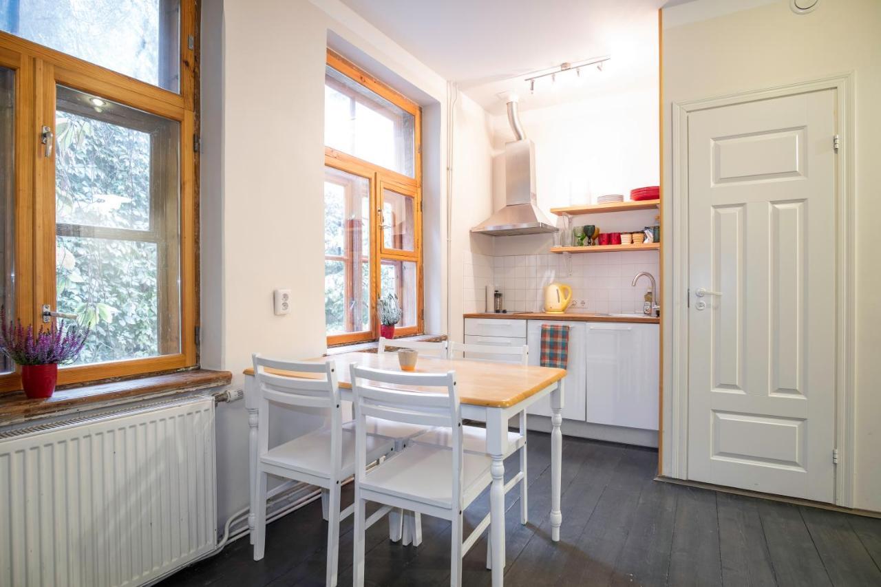 Dream Stay - Bright 2-Bedroom 2-Floor Old Town Apartment タリン エクステリア 写真