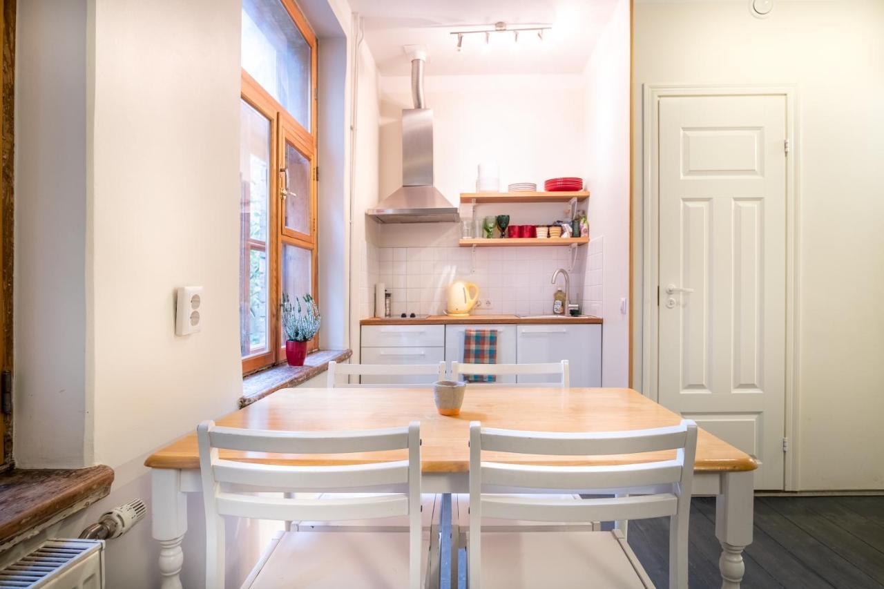 Dream Stay - Bright 2-Bedroom 2-Floor Old Town Apartment タリン エクステリア 写真