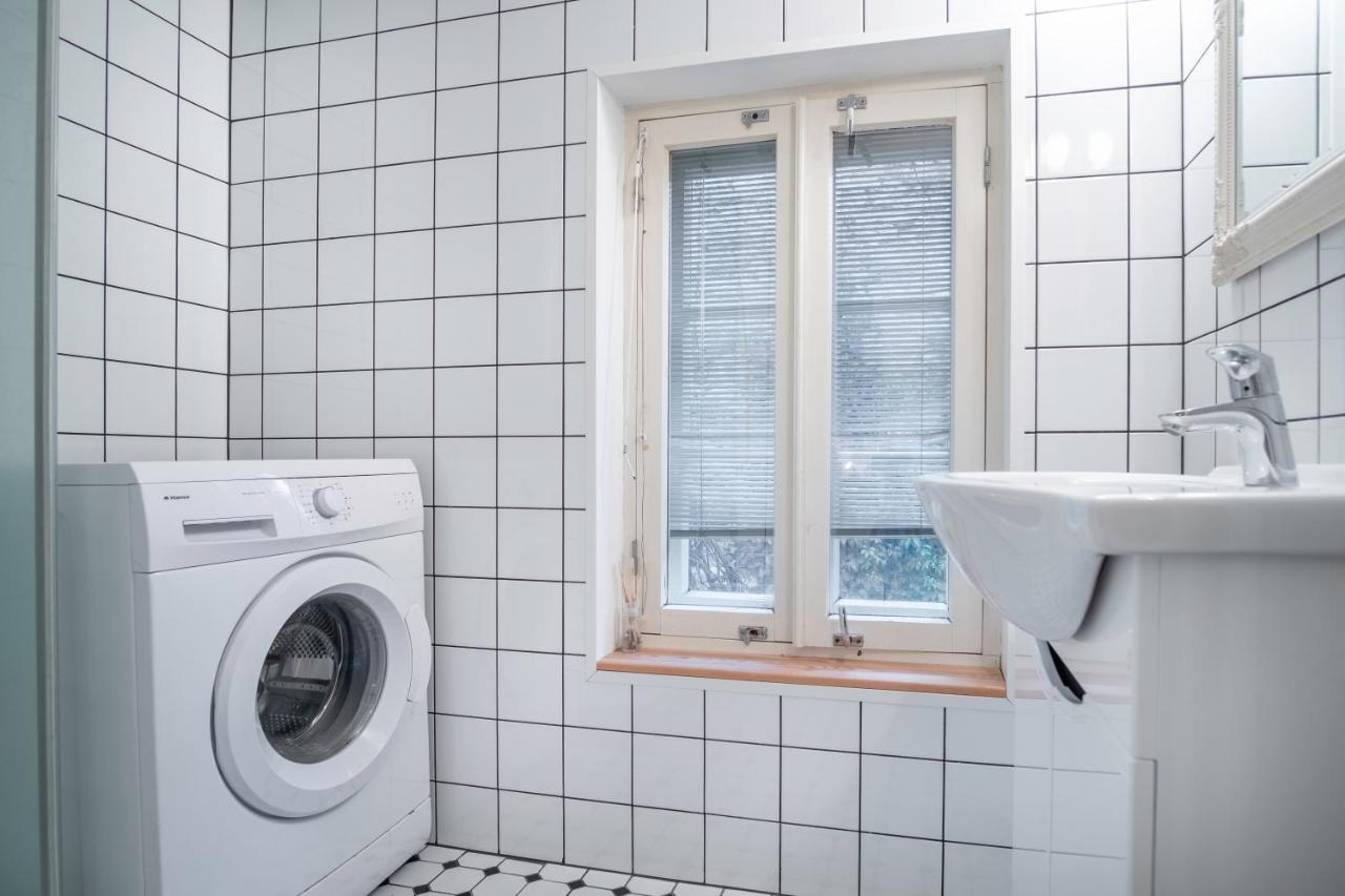 Dream Stay - Bright 2-Bedroom 2-Floor Old Town Apartment タリン エクステリア 写真