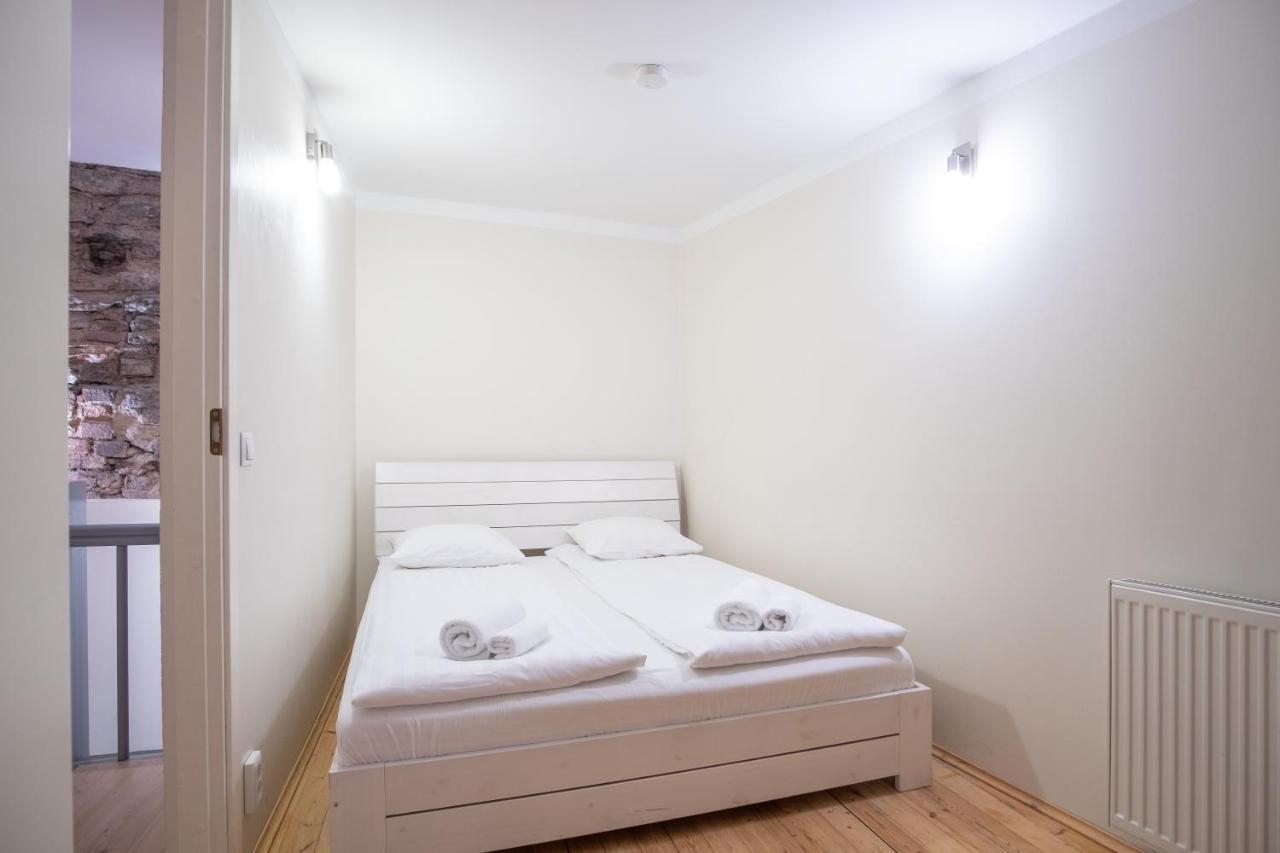 Dream Stay - Bright 2-Bedroom 2-Floor Old Town Apartment タリン エクステリア 写真