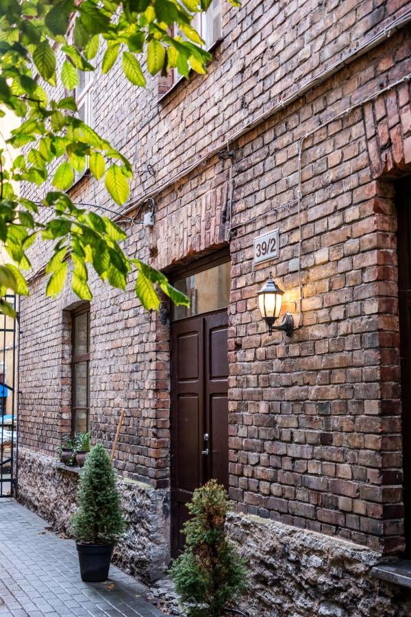 Dream Stay - Bright 2-Bedroom 2-Floor Old Town Apartment タリン エクステリア 写真