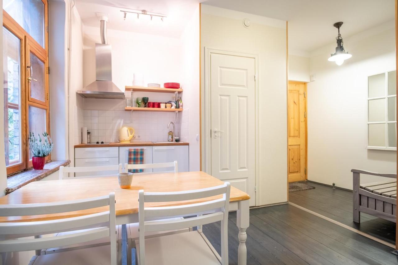 Dream Stay - Bright 2-Bedroom 2-Floor Old Town Apartment タリン エクステリア 写真